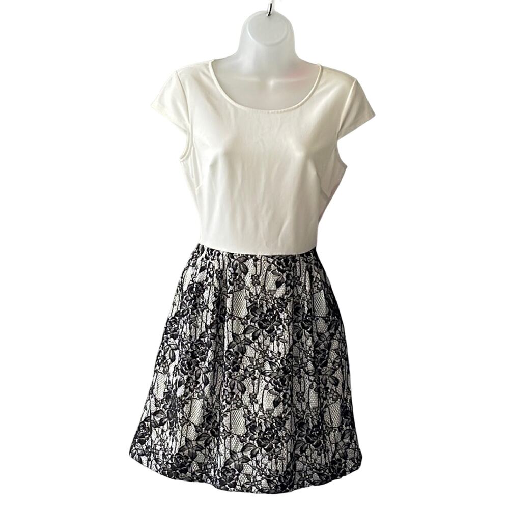 Betsey Johnson Fit and Flare Black Lace and White Dress Size 2